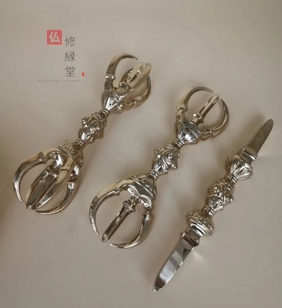 【修縁堂】密教法具 空海大師飛行法器 五鈷金剛鈴 鐘 真鍮製 19cm 修縁堂 密教法具 空海大師飛行法器 五鈷金剛鈴 鐘