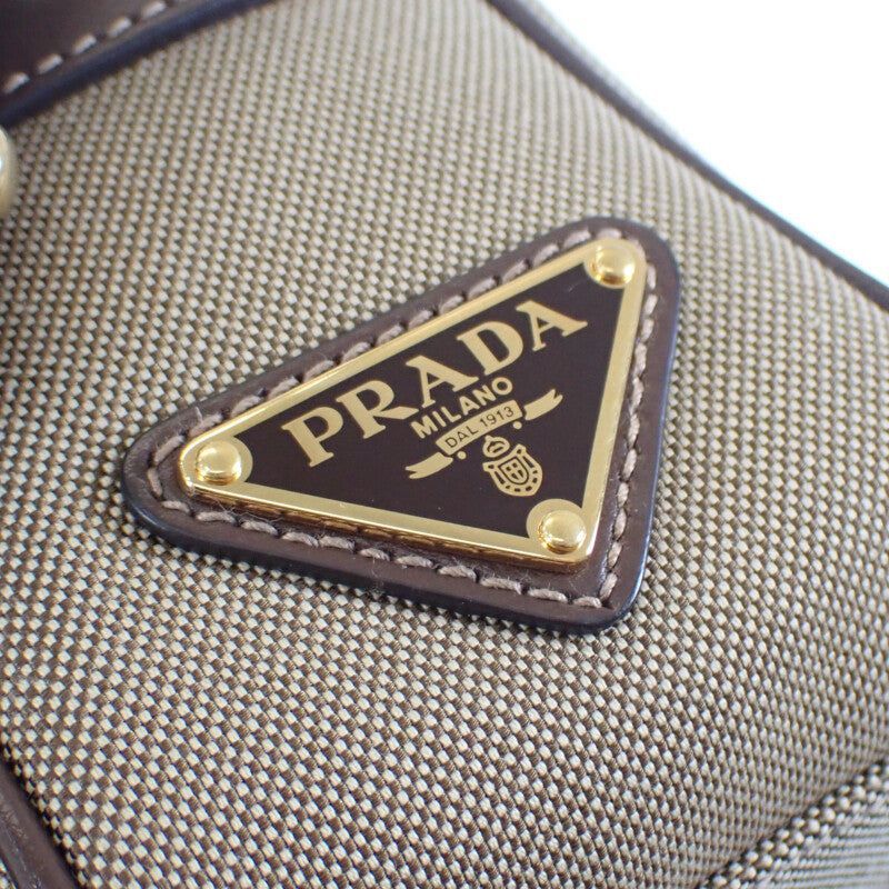 PRADA ロゴ
