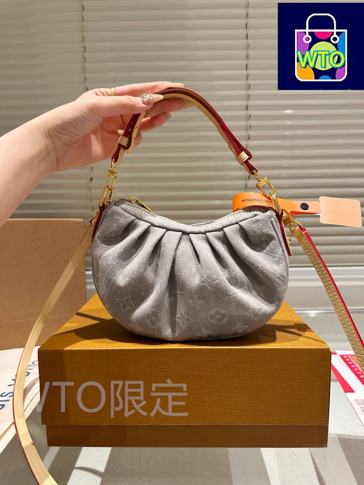 今日特価】Louis Vuitton（ルイ・ヴィトン）Pochette Valley