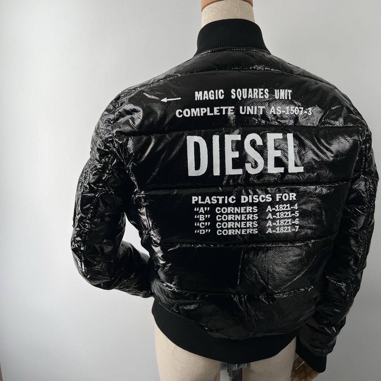 新品 未使用 DIESEL ディーゼル ダウンジャケット 中綿 アウター