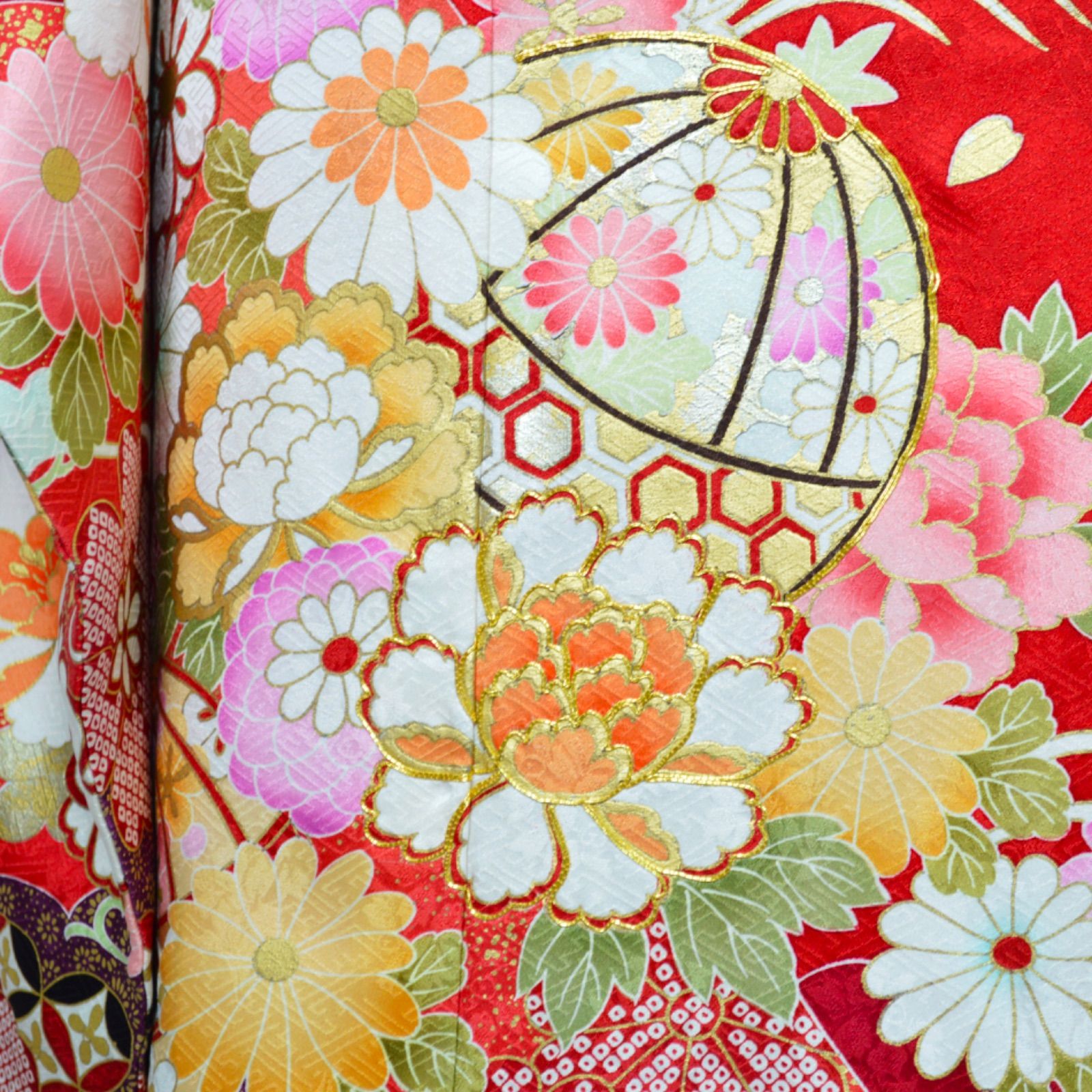 美品》正絹 振袖フルセット SS〜Mサイズ 成人式 金駒刺繍 赤地 鞠 古典