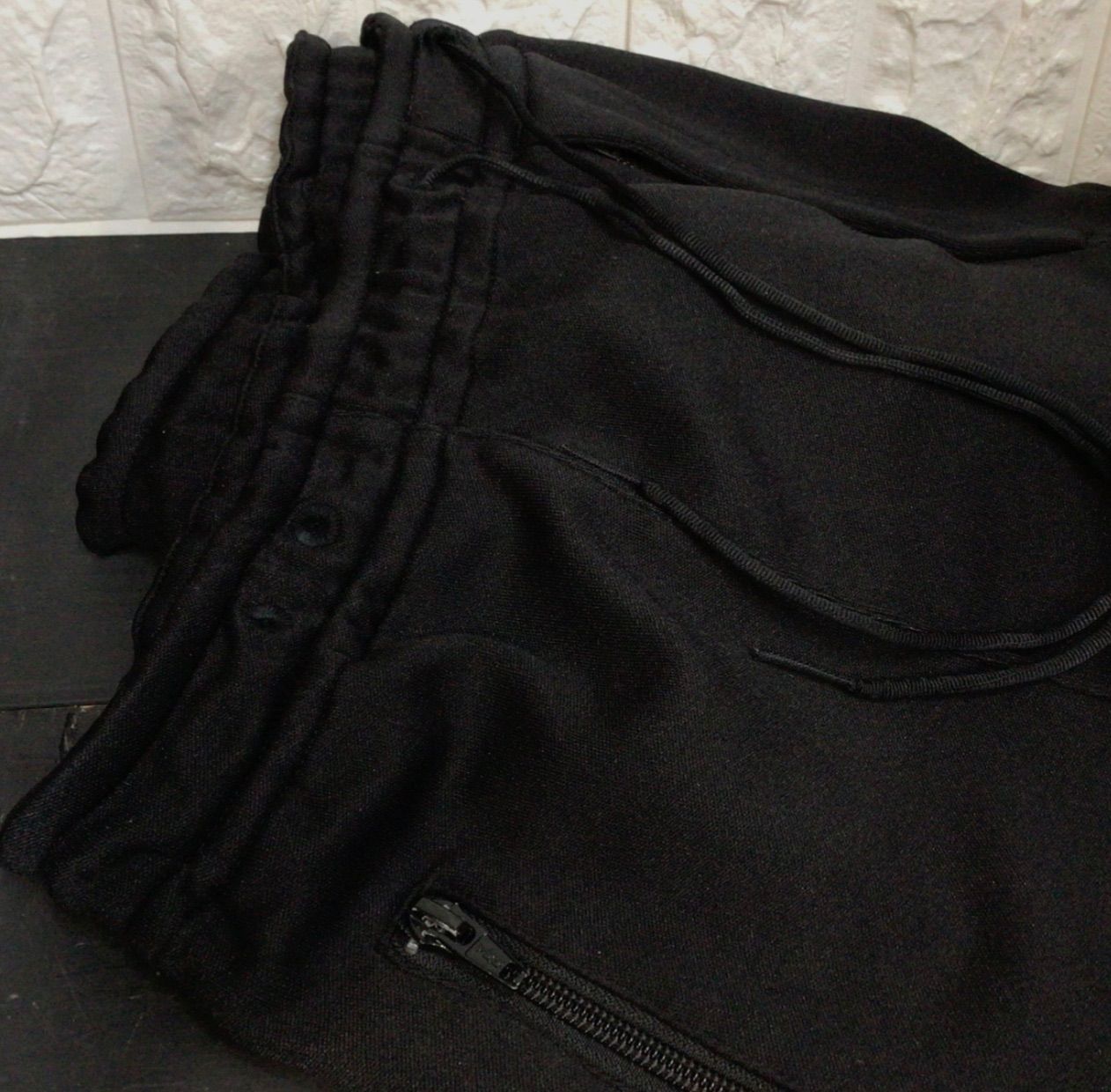 トラックパンツ