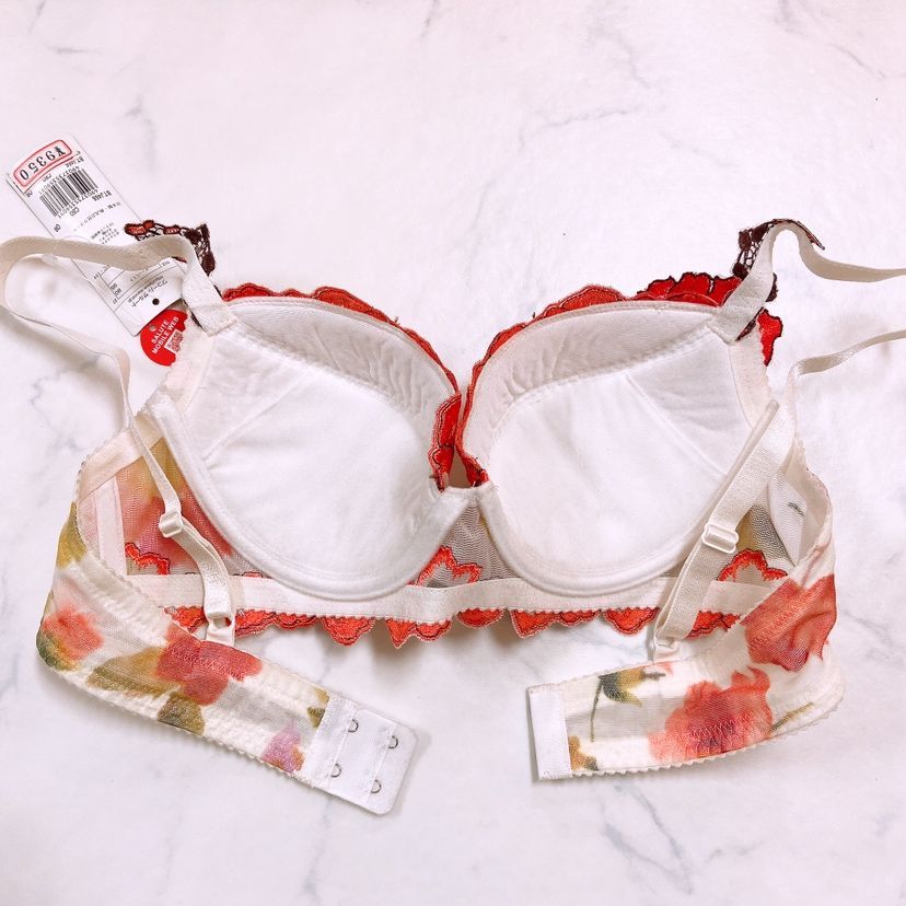 新品ワコールサルート　02グループ　ブラジャー　F70 新品ワコールサルート 02グループ ブラジャー F70