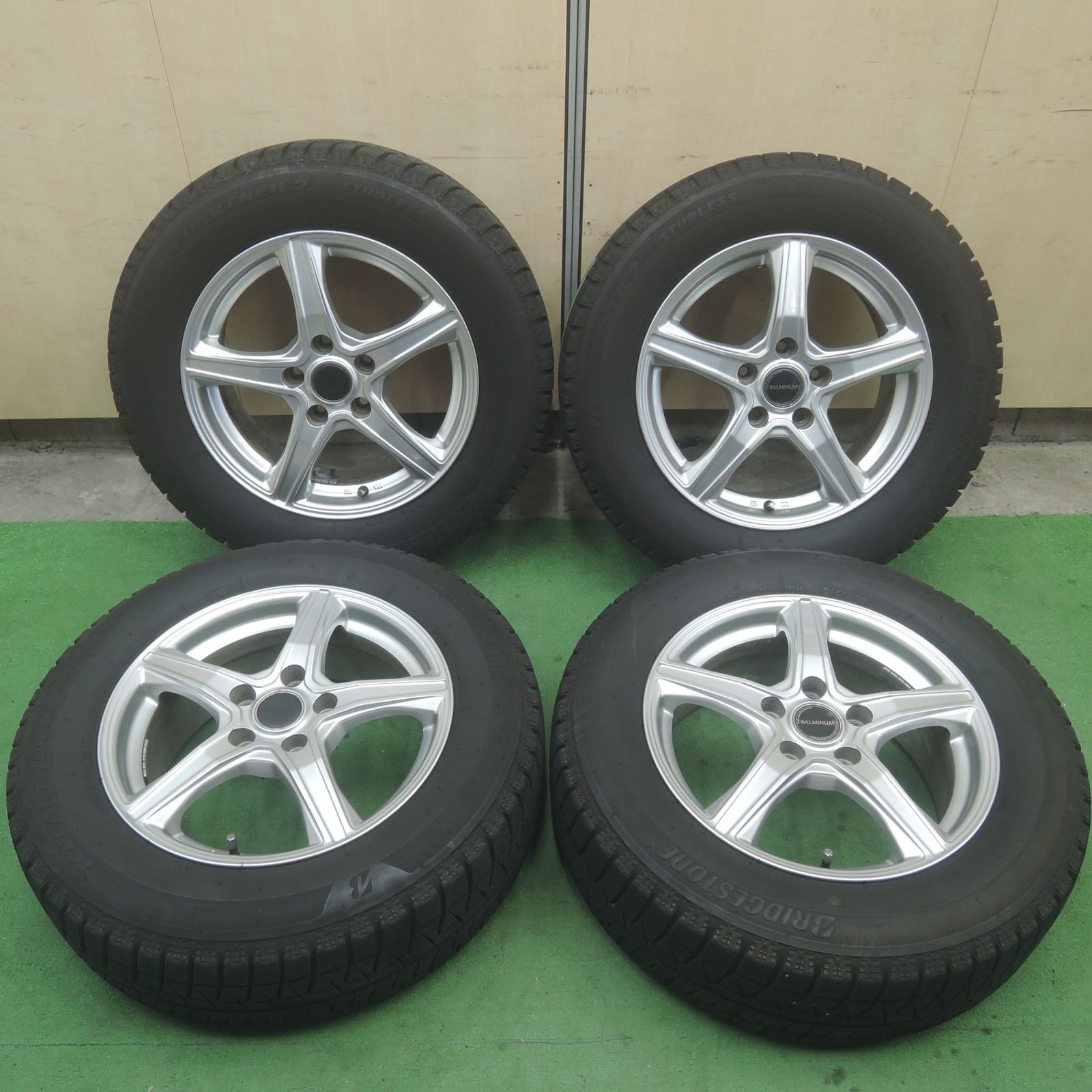 バリ溝！23年！キレイ！9分☆スタッドレス 215/60R16 ブリヂストン 