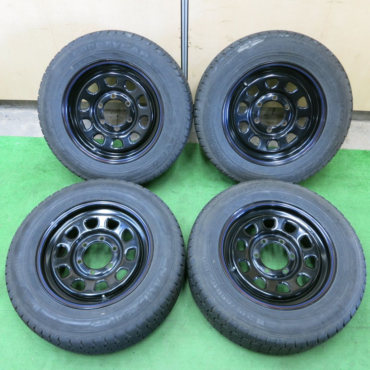 *送料無料* バリ溝！キレイ！9分DAYTONA デイトナ 215/65R16 スタッドレス グッドイヤー アイスナビ ZEA 16インチ PCD139.7/6H4070801ナス