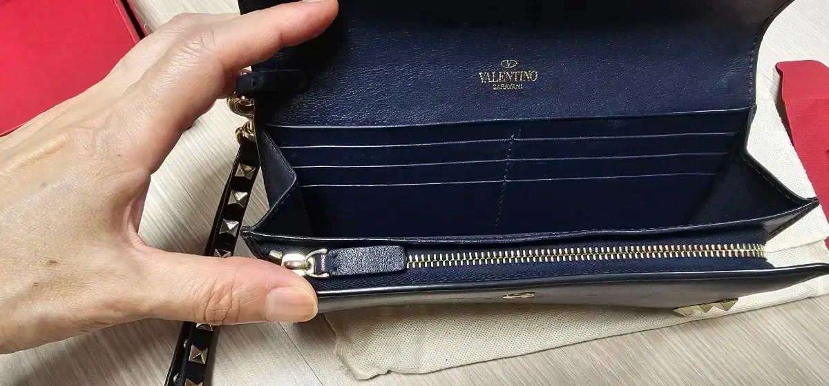 Valentino 水色 スタッズ 長財布 楽天市場】【極美品】Valentino Michelle ヴァレンティノ