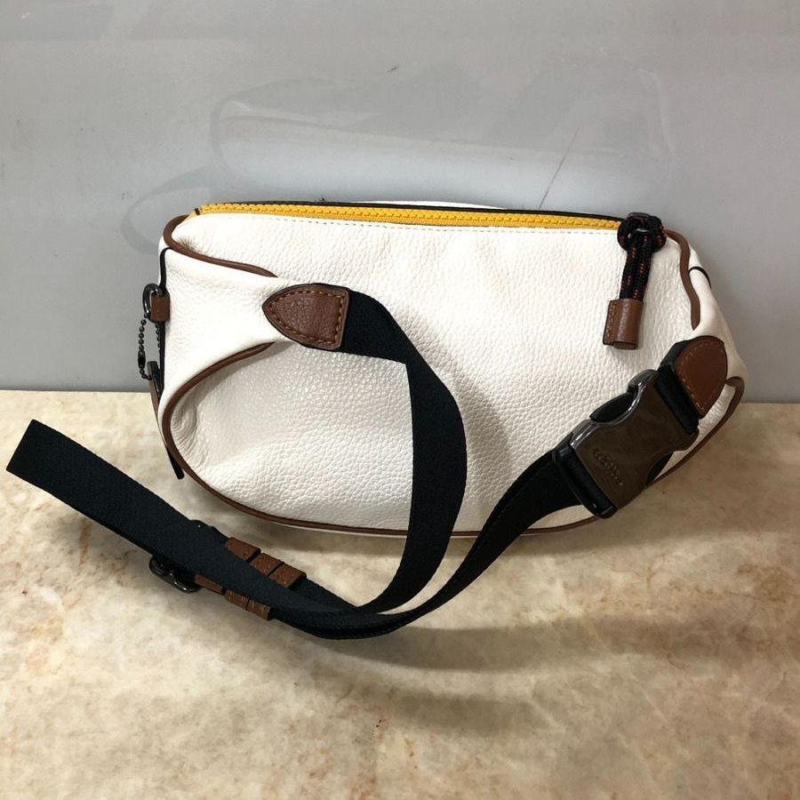 バッグ　[破損品] ミッキーマウス ボディバッグ(ホワイト) 「ディズニー×COACH(コーチ)」 限定 美品 コーチ COACH Disneyコラボ ボディバッグ ミッキー