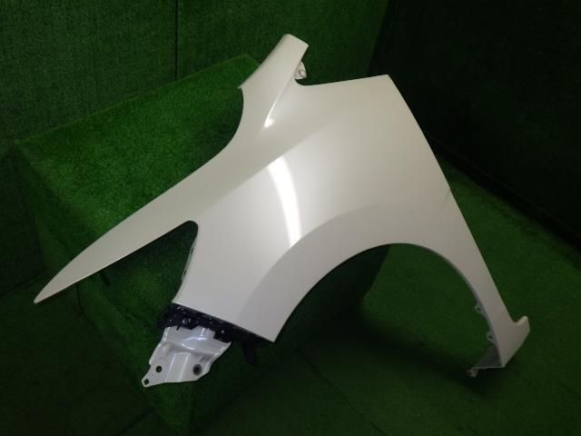フィット DBA-GK4 左Fフェンダー NH624P 白パール 60261-T5A-J00ZZ 9148