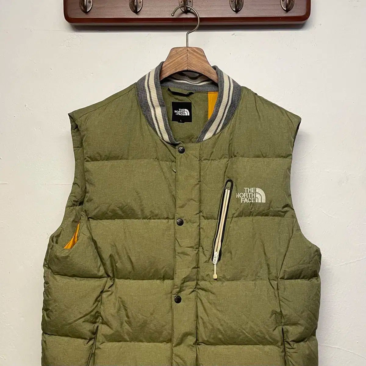 THE NORTH FACE ダウンベスト ベージュ/カーキ THE NORTH FACE ダウンベスト ベージュ/カーキ ノースフェイス