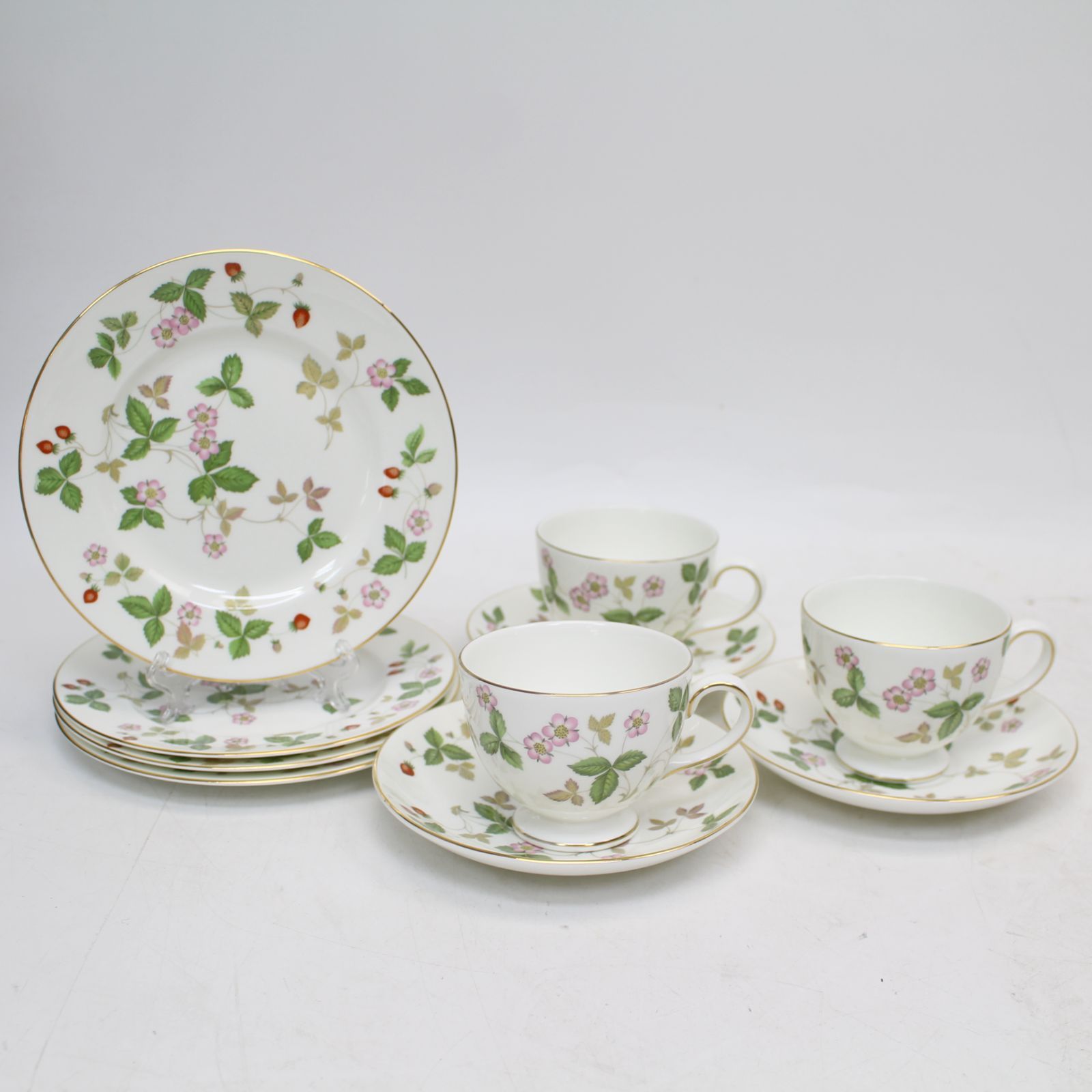 IS251)【3客セット＆プレート4枚】WEDGWOOD ウェッジウッド ワイルドストロベリー カップ＆ソーサー 17.5cmケーキ皿 - メルカリ