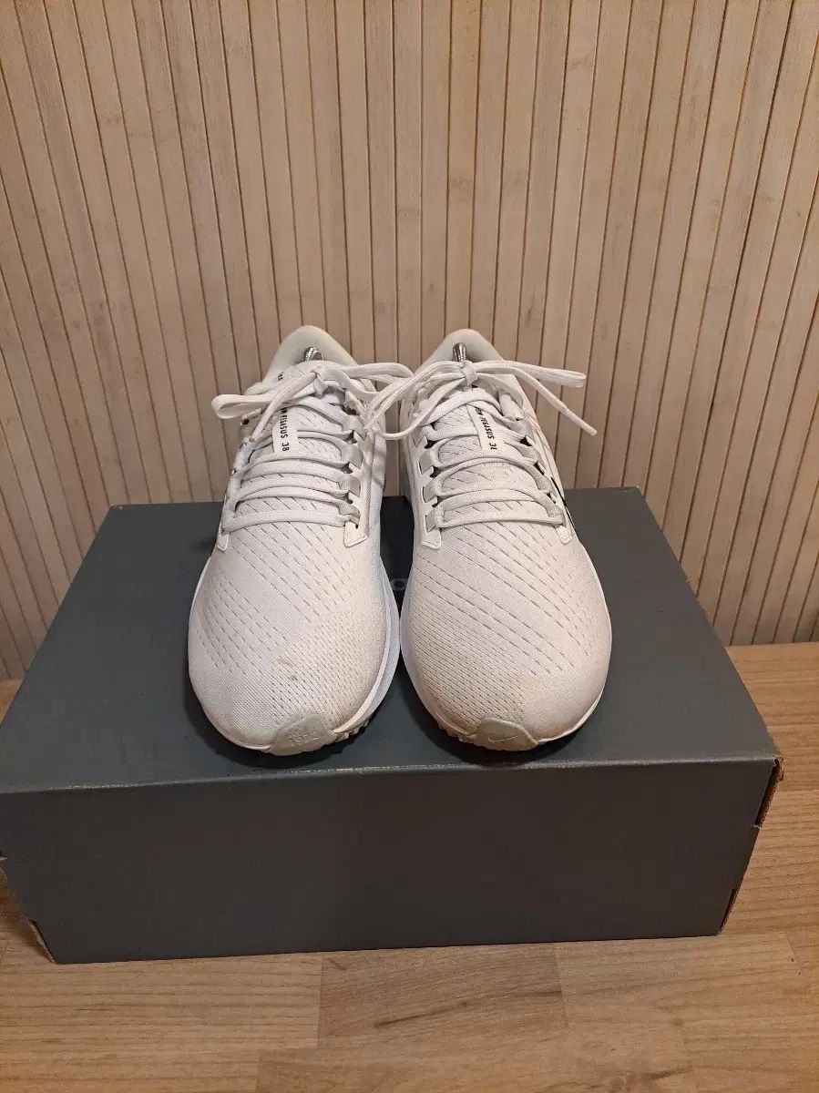 ナイキ エア ズーム ペガサス 白 スニーカー 260サイズ