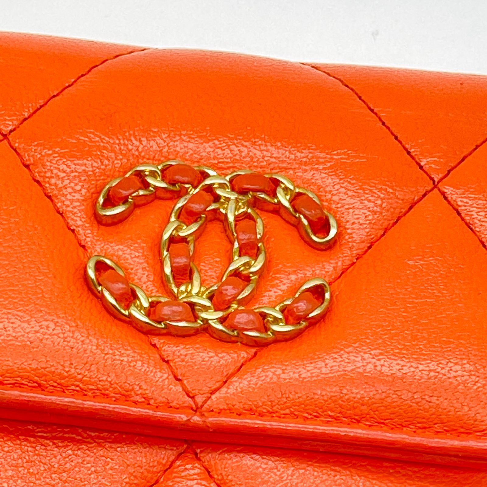 美品】CHANEL シャネル オレンジ 三つ折り財布 19シリーズ 29番台 