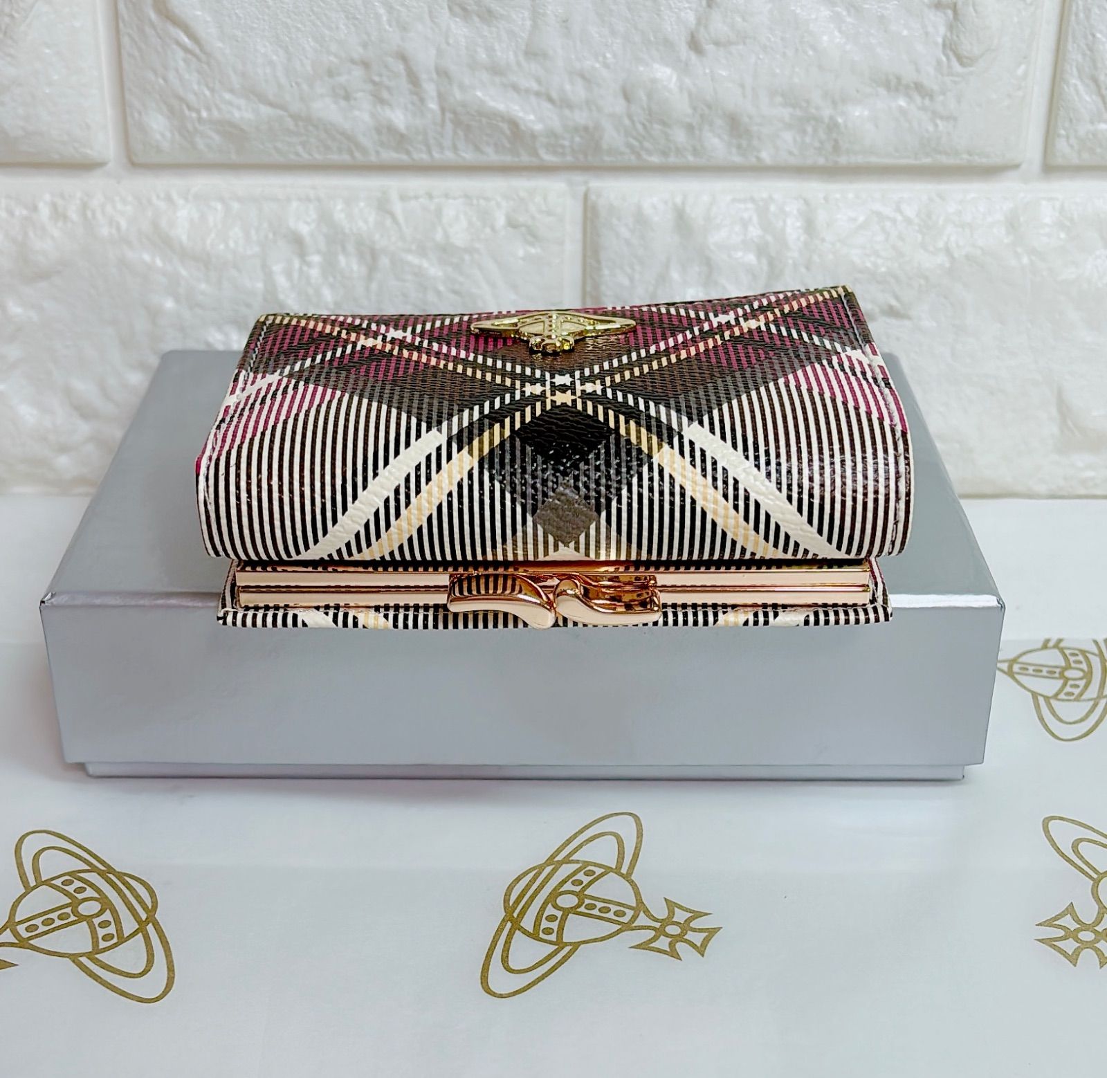 ショッパー付き♡新品】可愛い ヴィヴィアン・ウエストウッド 三つ折り