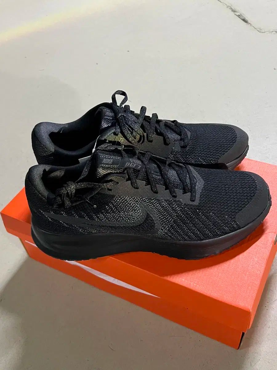 ナイキ スニーカー ランニングシューズ