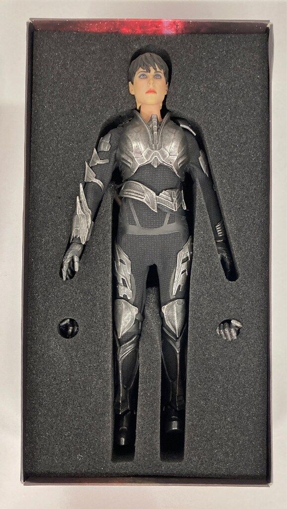 XENSATIONレディコマンダー AF17 1/6スケールタイプ ホットトイズ 1/6 Xensation AF17 マン・オブ・スティール LADY COMMANDER - 1