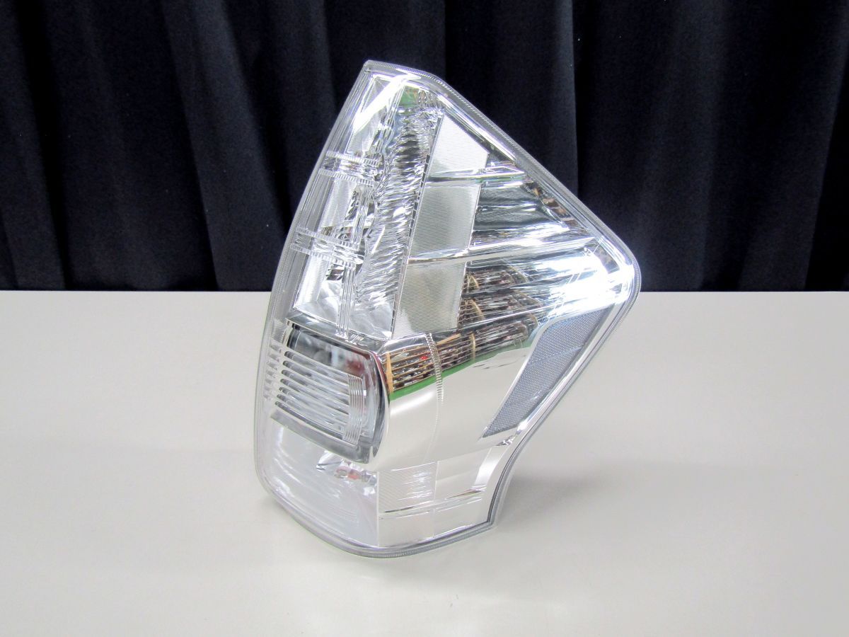 トヨタ　プリウスα  純正左テールランプ　STANLEY 47-46 トヨタプリウスα 純正左テールランプSTANLEY 47-46