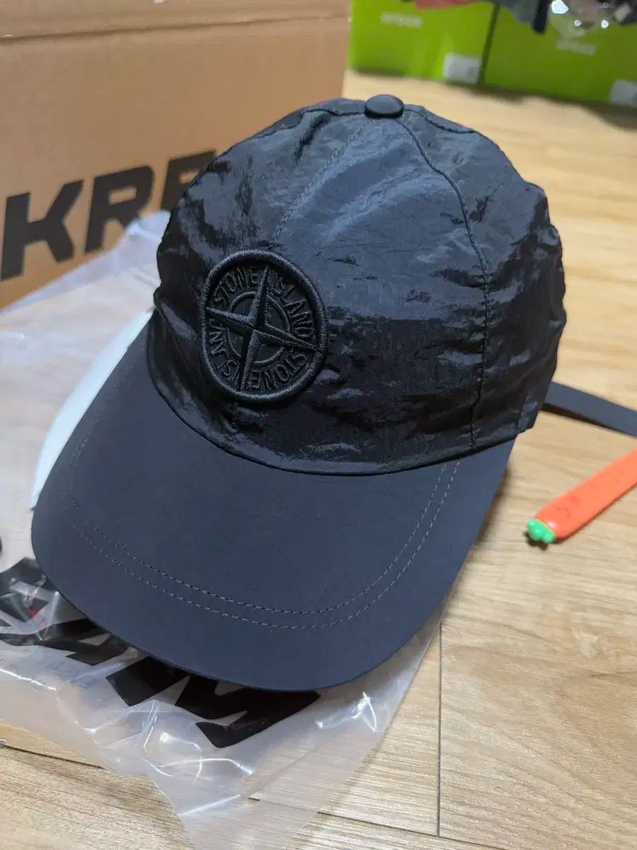 【雷市場（ポンジャン）商品韓国直送】 L STONE ISLAND(ストーンアイランド) ナイロン キャップ ー 22FW