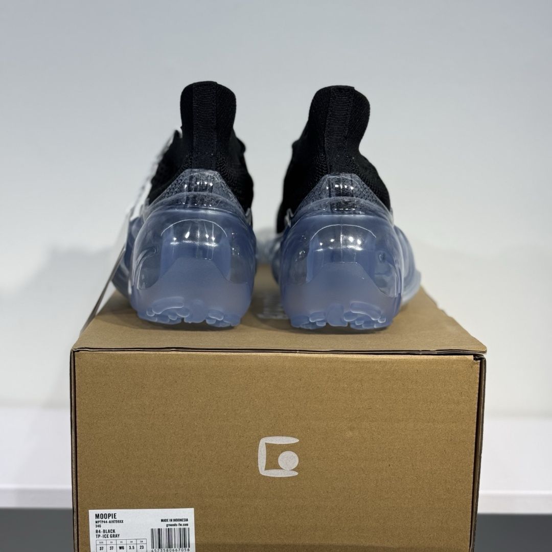 グラウンズ スニーカー