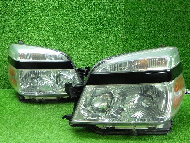 車 トヨタ 60系 ヴォクシー 後期 ヘッドライト左右 HID 28-183 V1