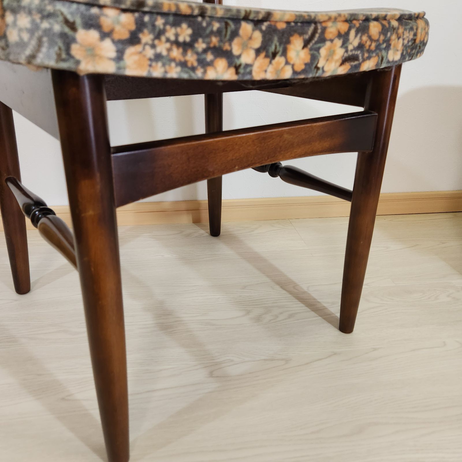 karimoku　ダイニングチェア　オールド　カリモク　コロニアル　花柄　ベロア karimoku ダイニングチェア オールド カリモク コロニアル 花柄 ベロア