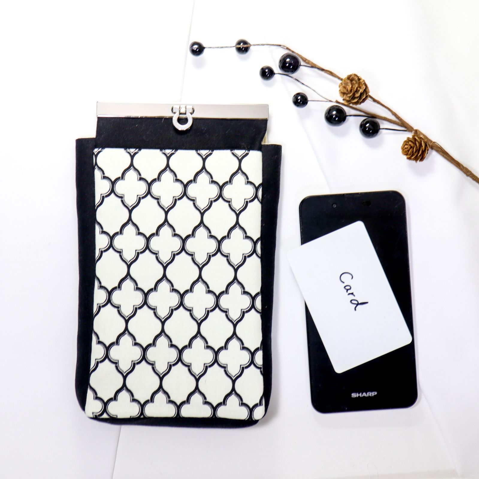 【ede.G】入れたまま操作可！ 直線口金のスマホポーチ リバティ エデナム緑