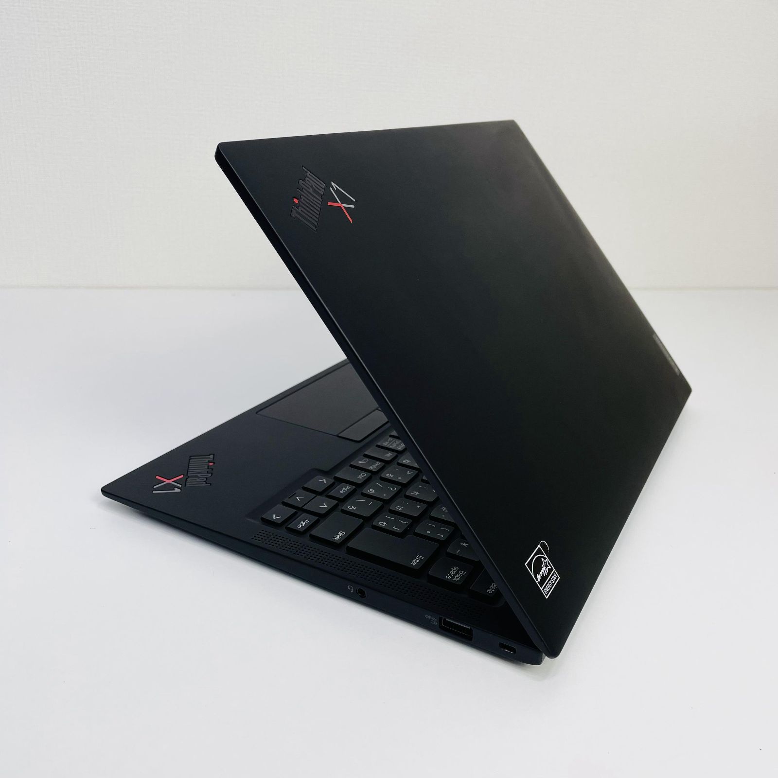 【軽量薄型】 Lenovo ThinkPad X1 Carbon Gen 10  Core™ i5 1235U / Ram 16GB / SSD 256GB 正規Office 2021 Pro Plus付き