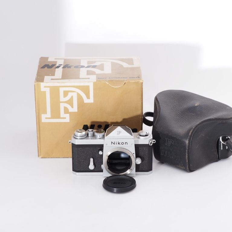 Nikon ニコン フィルム一眼レフ F アイレベル シルバー ボディ 後期型