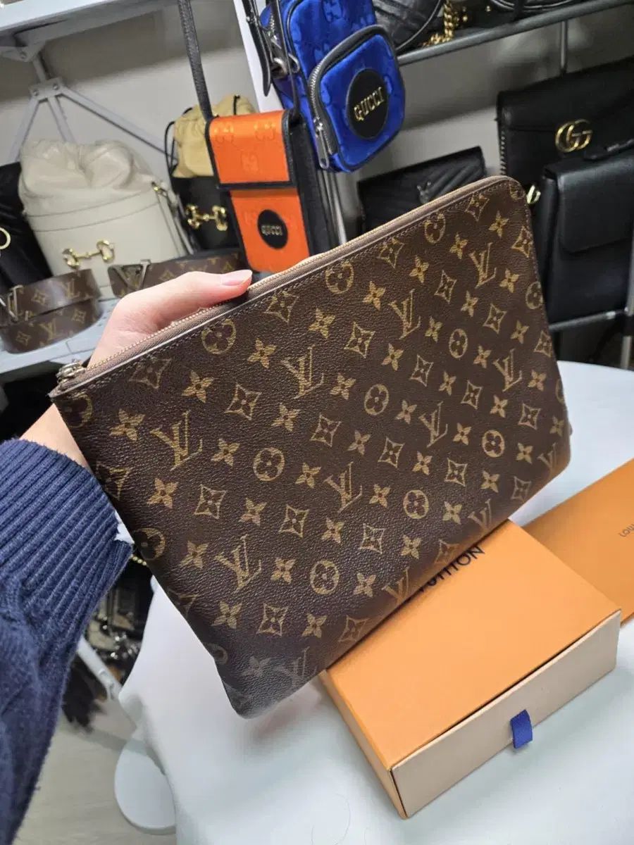 ルイヴィトン エテュイヴォワヤージュMM クラッチバッグ Louis Vuitton