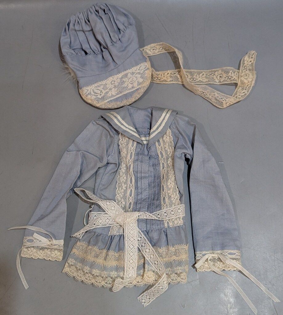 ボンネット 水色