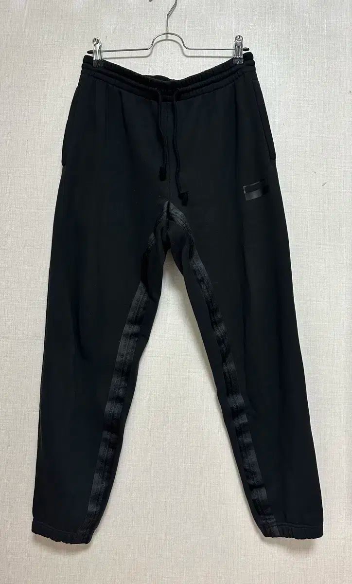 【雷市場（ポンジャン）商品韓国直送】 adidas(アディダス) ジョガーパンツ L