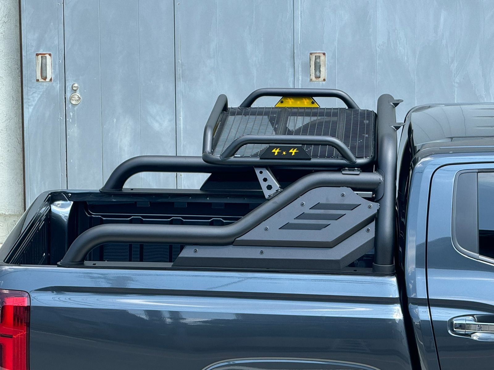 トライトン カーゴ付き