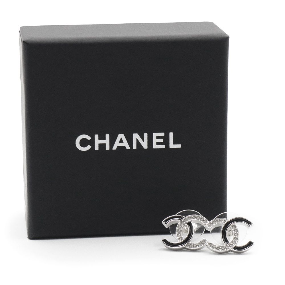 【美品】シャネル　ピアス　ココマーク　シルバー色　ぶら下がり　箱付き　巾着 CHANEL シャネル Coco Mark Earrings ココマークイヤリング
