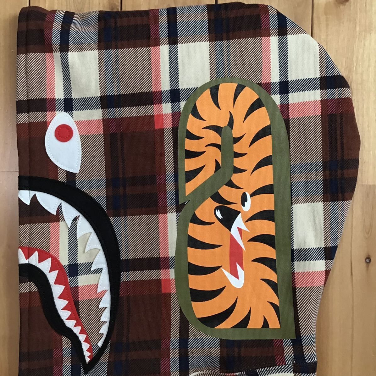NFS限定BAPE ラブジェネチェックシャークパーカー