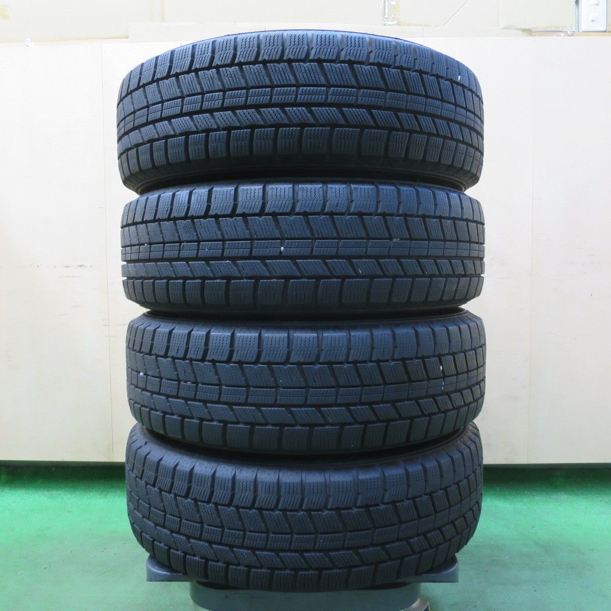 バリ溝！23年！ほぼ10分☆トヨタ アクア 純正 スチール 175/65R15