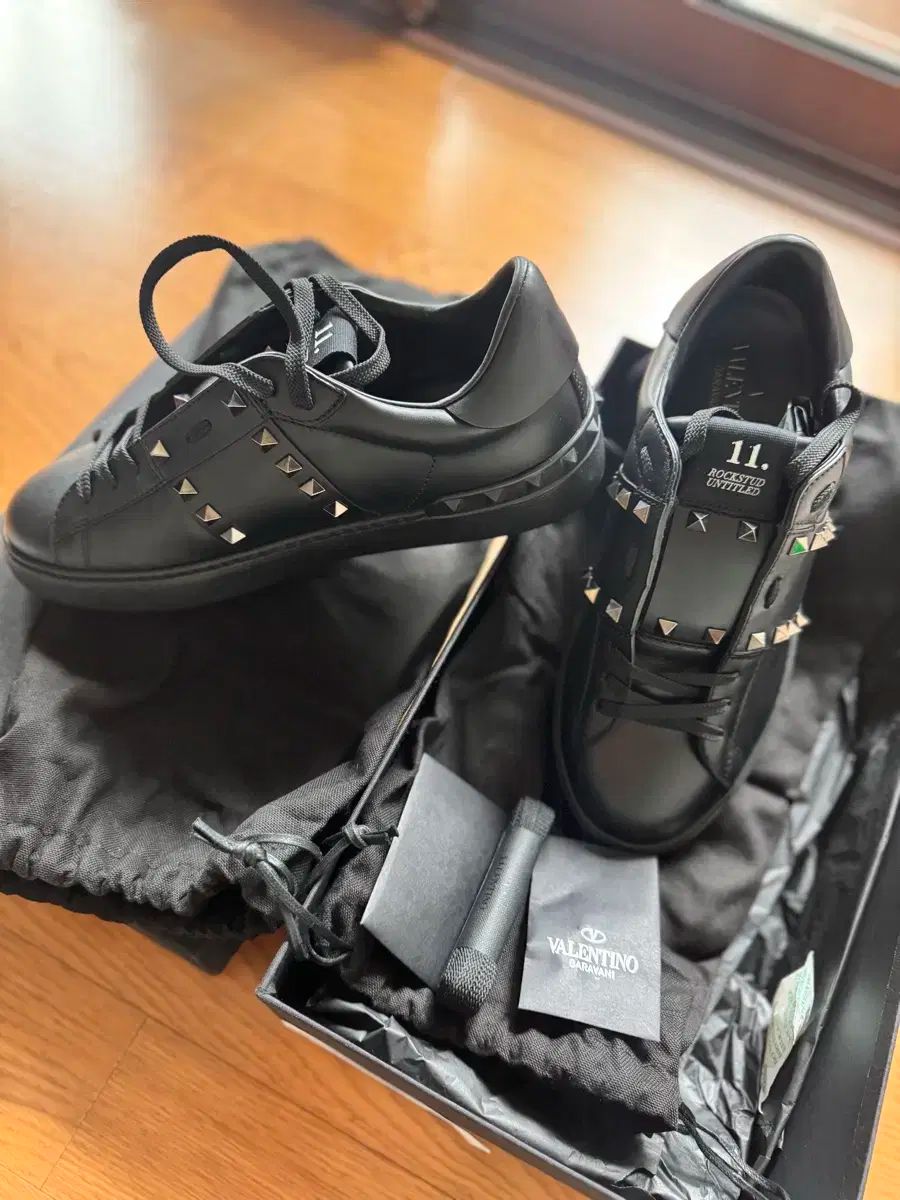 Valentino ロックスタッズ スニーカー ブラック VALENTINO スタッズ