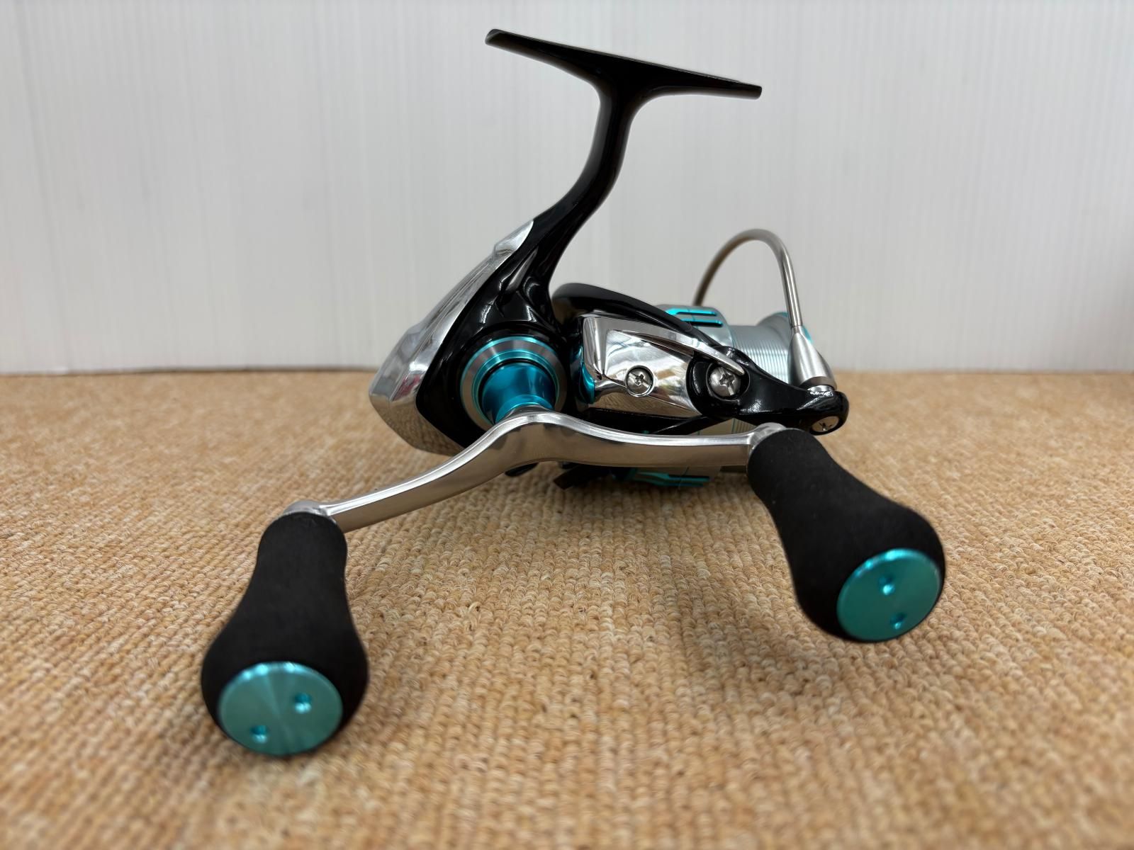 中古品】DAIWA ダイワ リール 19エメラルダス LT3000S-CH-DH