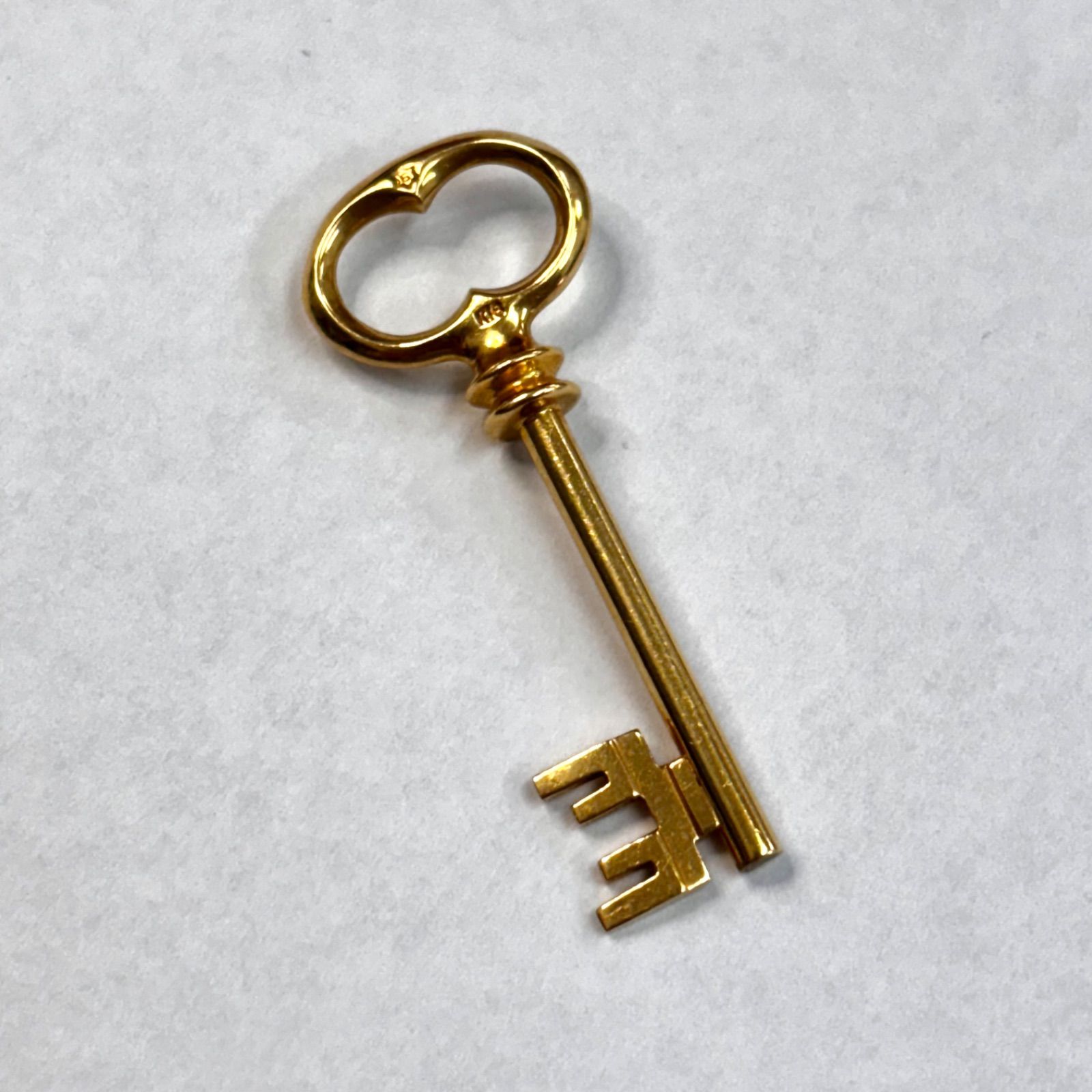 美品⭐️18金の鍵型チャーム】 使用貴金属 K18 33×12mm