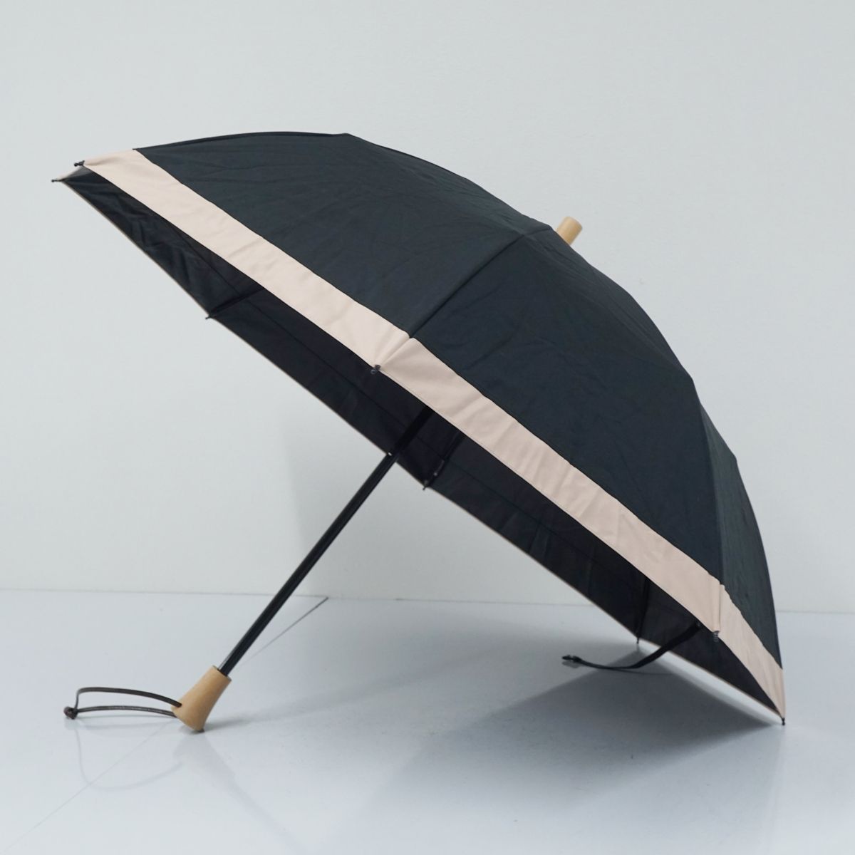 サンバリア100 完全遮光折日傘 USED品 2段折 ブラック×ピンク折りたたみ