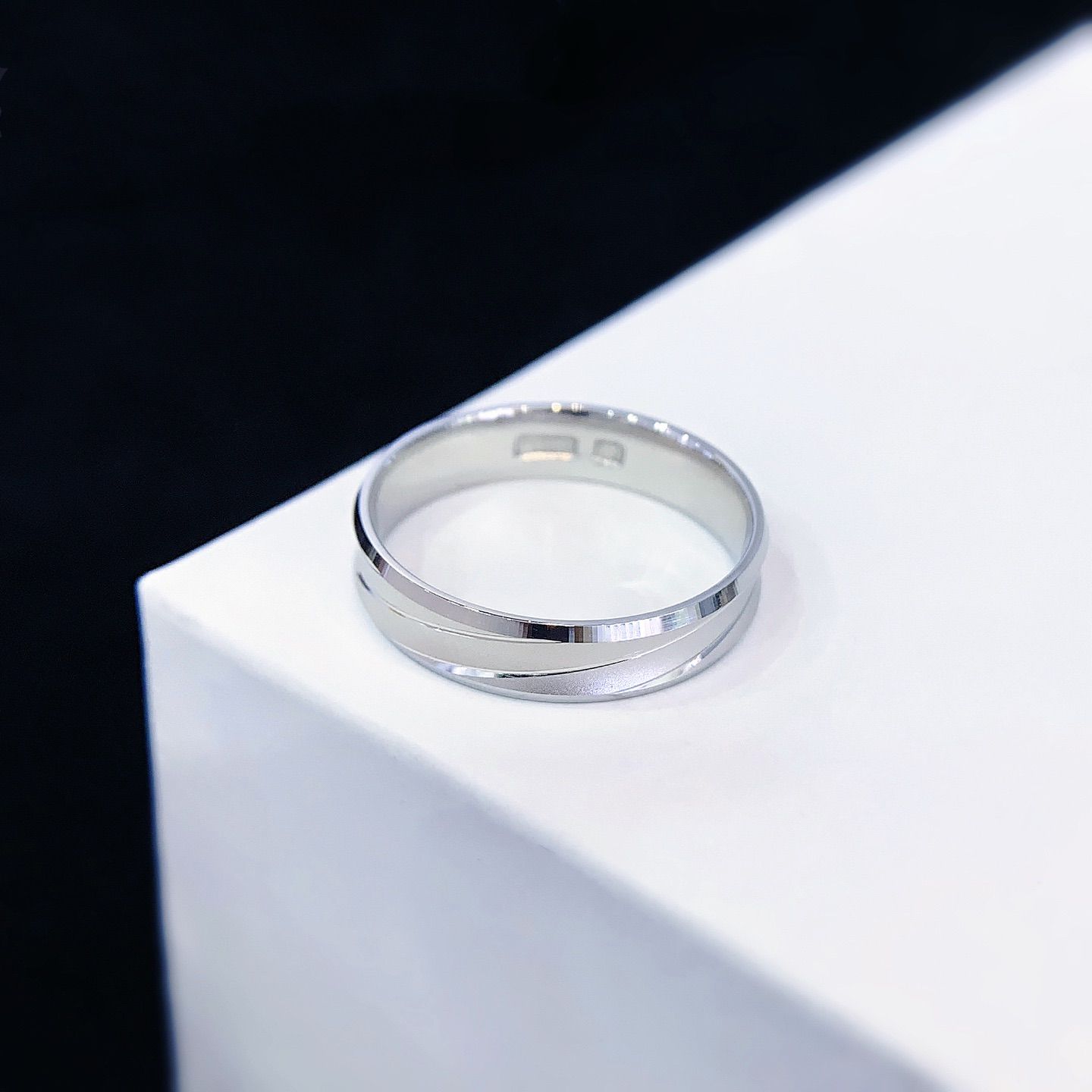 ☆0.57ct0.30ct☆✨ F,SI-1エメラルドカットダイヤリング指輪