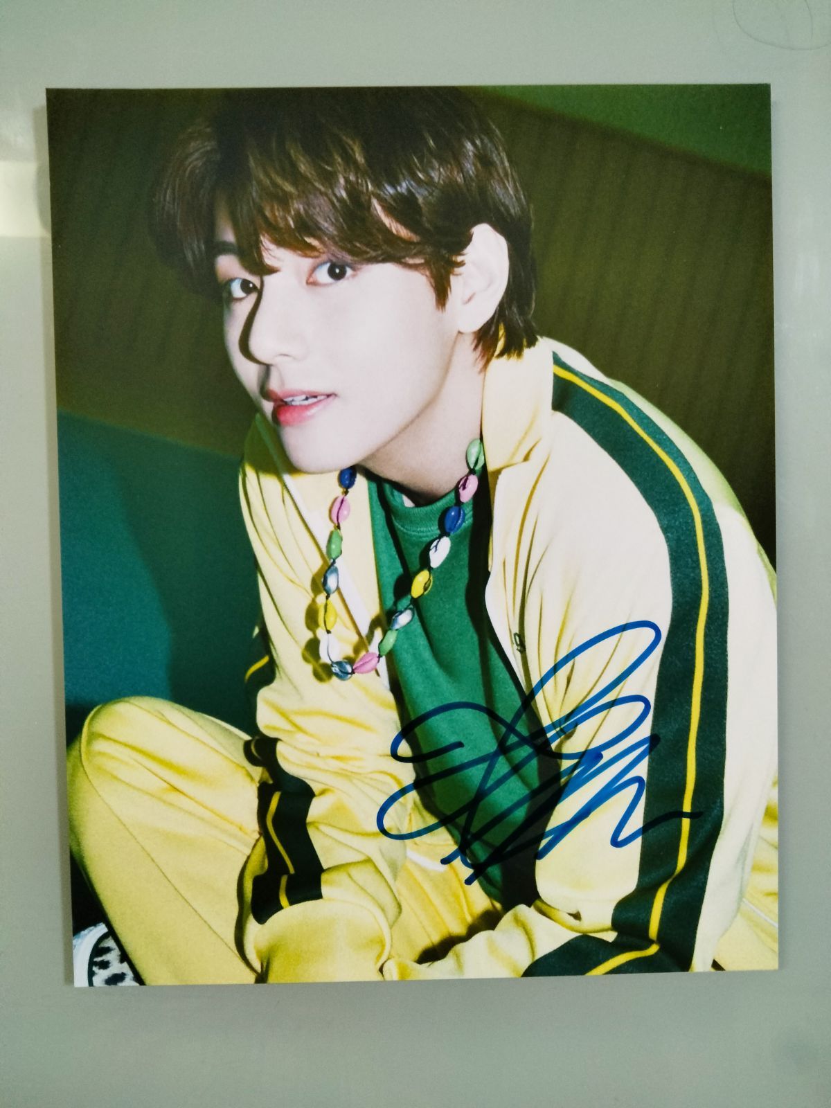 V直筆サイン入り超大型写真…BTS…防弾少年団 V直筆サイン入り超大型写真…BTS…防弾少年団 … - メルカリ