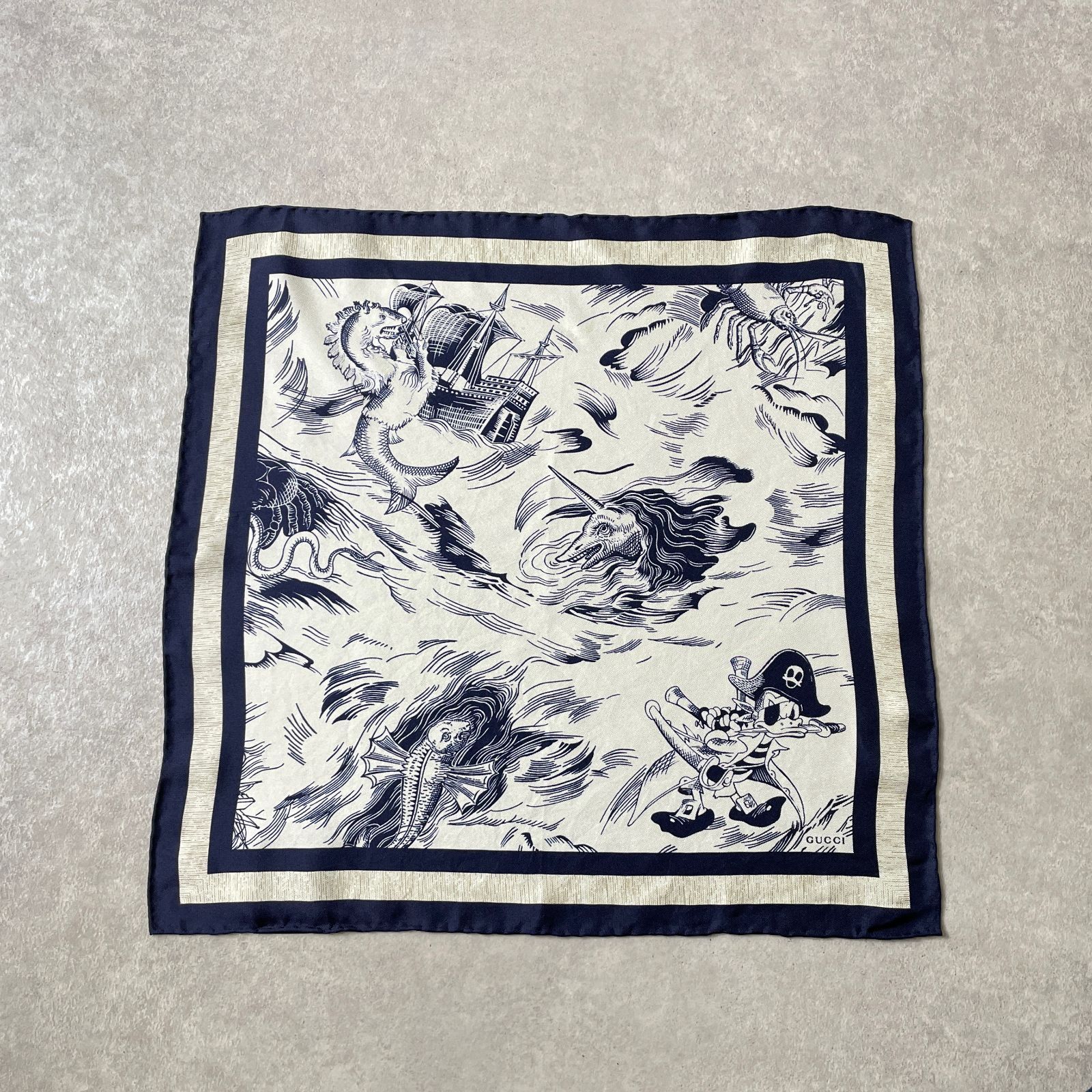 17ss GUCCI × Disney パイレーツ ドナルドダック シルク スカーフ