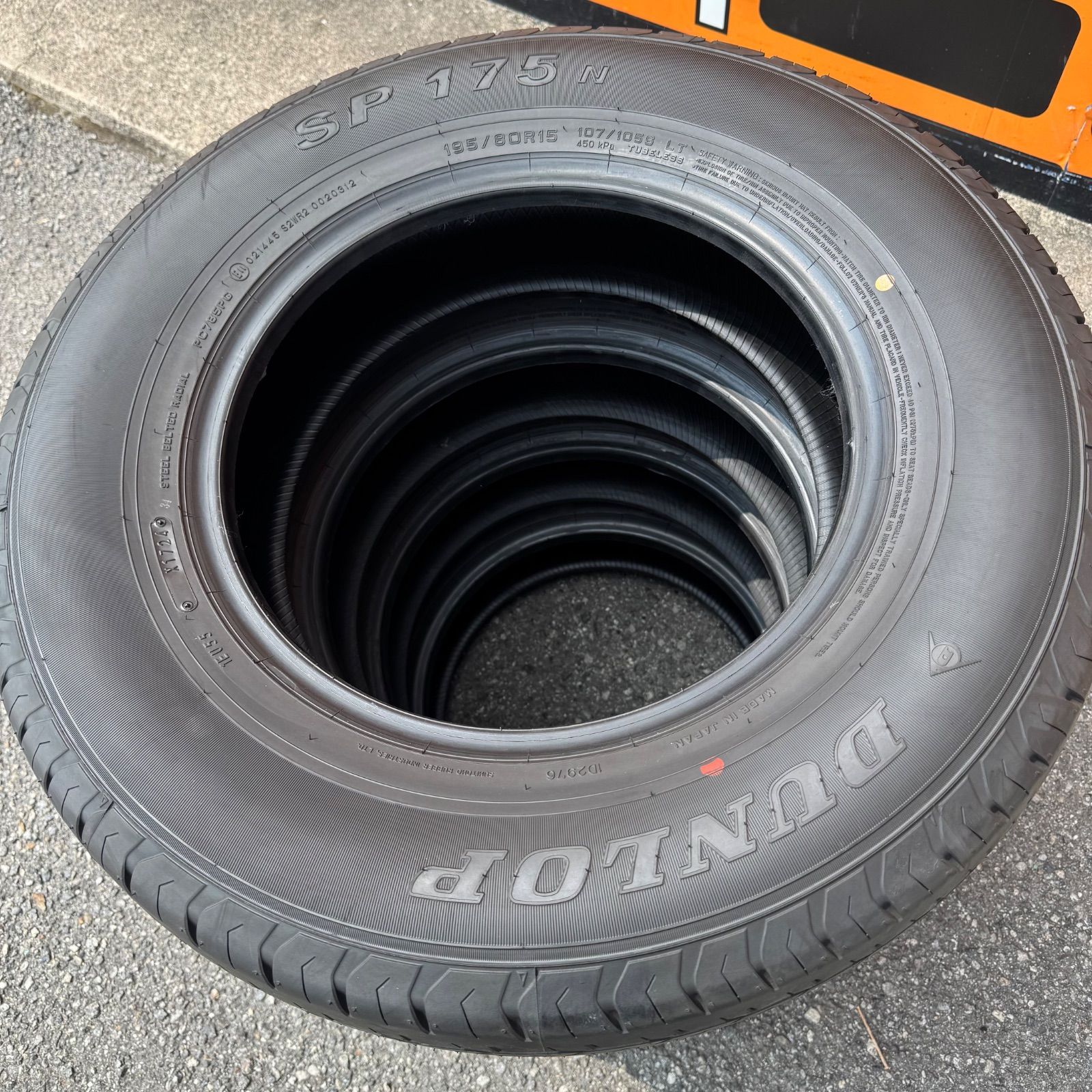 ハイエース　新車外し ダンロップSP175N　195/80R15　2024年製 DUNLOP 200系 ハイエース 新車外し 純正タイヤ 2024年製