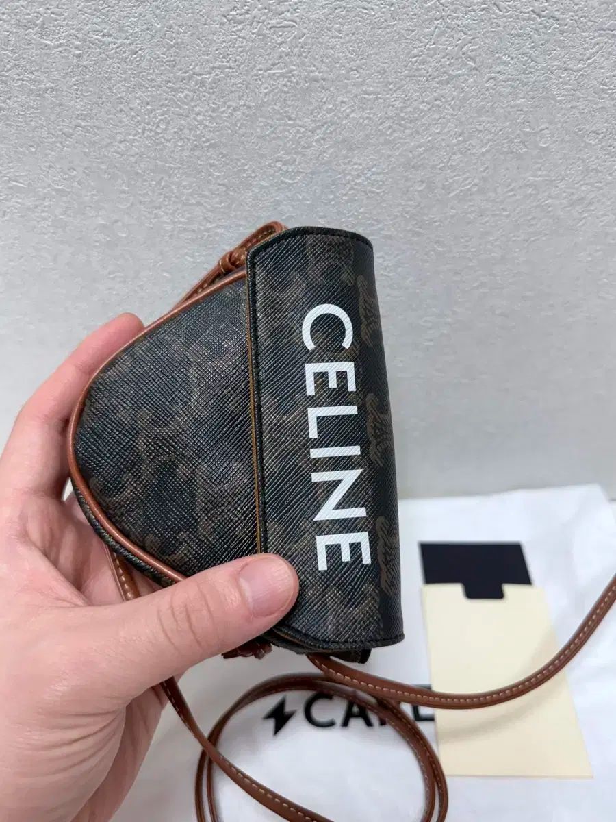 CELINE』セリーヌ Mini Triangle ショルダーバッグ CELINE セリーヌ