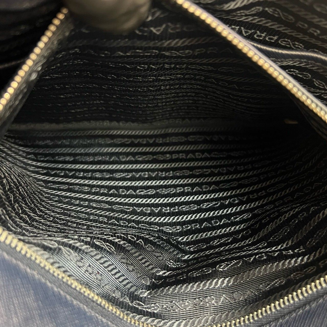 極 美品 希少品 PRADA プラダ 三角ロゴ 金具 サフィアーノレザー