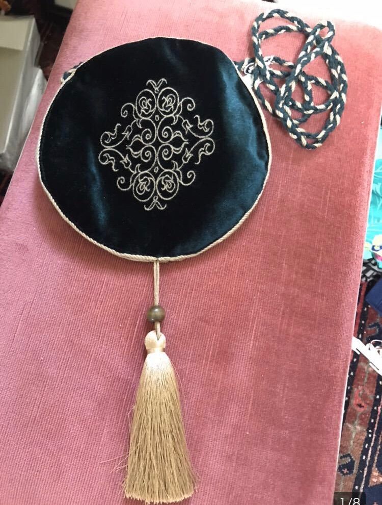 1個限り★ジョージア　タッセル付き　ベロア伝統紋様刺繍ポシェット ジョージア タッセル付き ベロア伝統紋様刺繍ポシェット | HOLOSphère