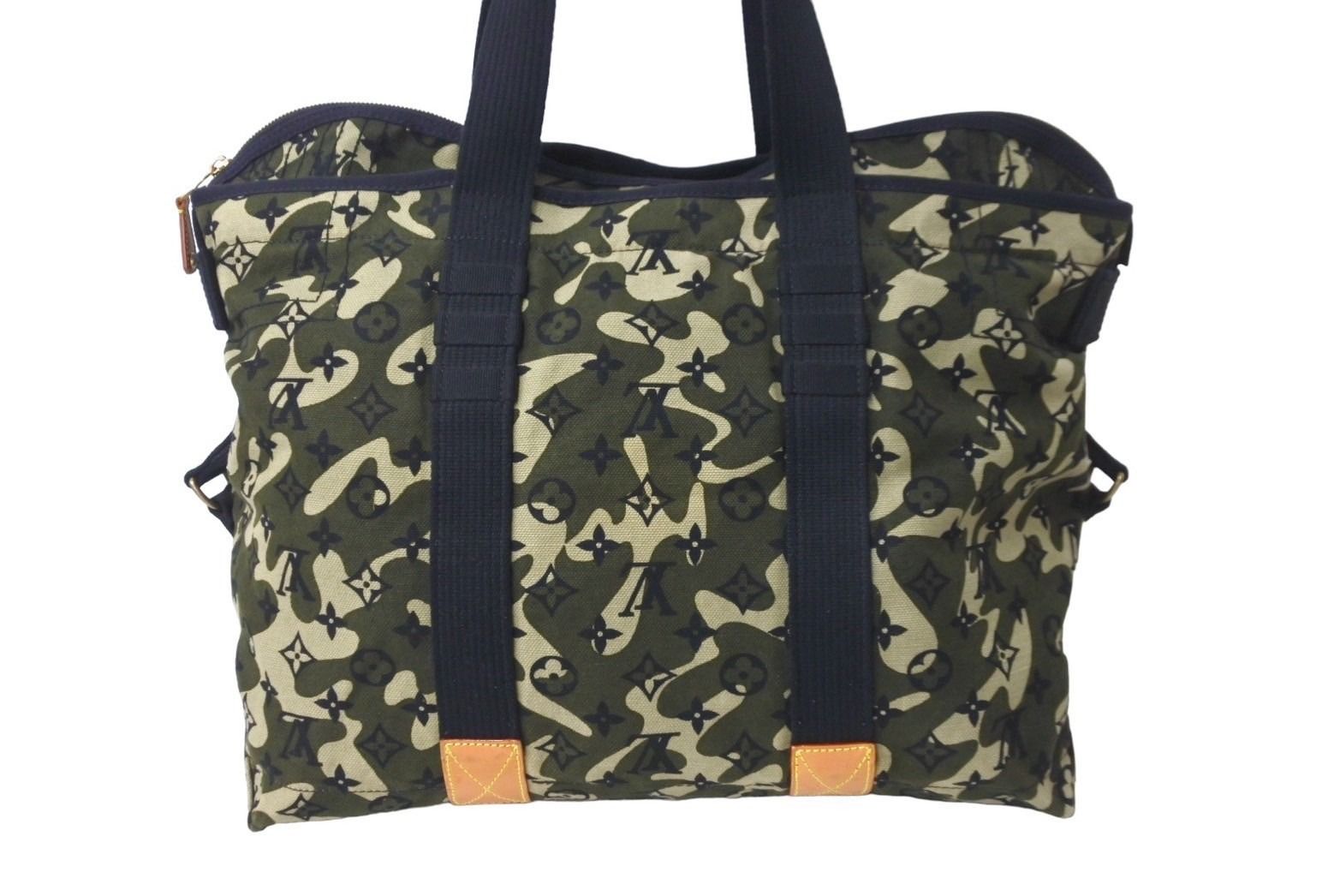 LOUIS VUITTON ルイヴィトン モノグラモフラージュ トレイ トート  