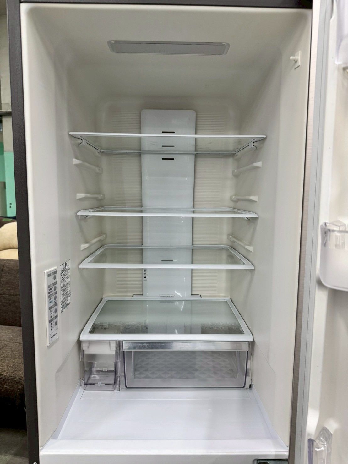 大阪送料無料★3か月保障付★冷蔵庫★2019年★R-V32KV(N)★IR228 大阪送料無料☆3か月保障付き☆冷蔵庫☆日立☆3ドア☆2019年☆R