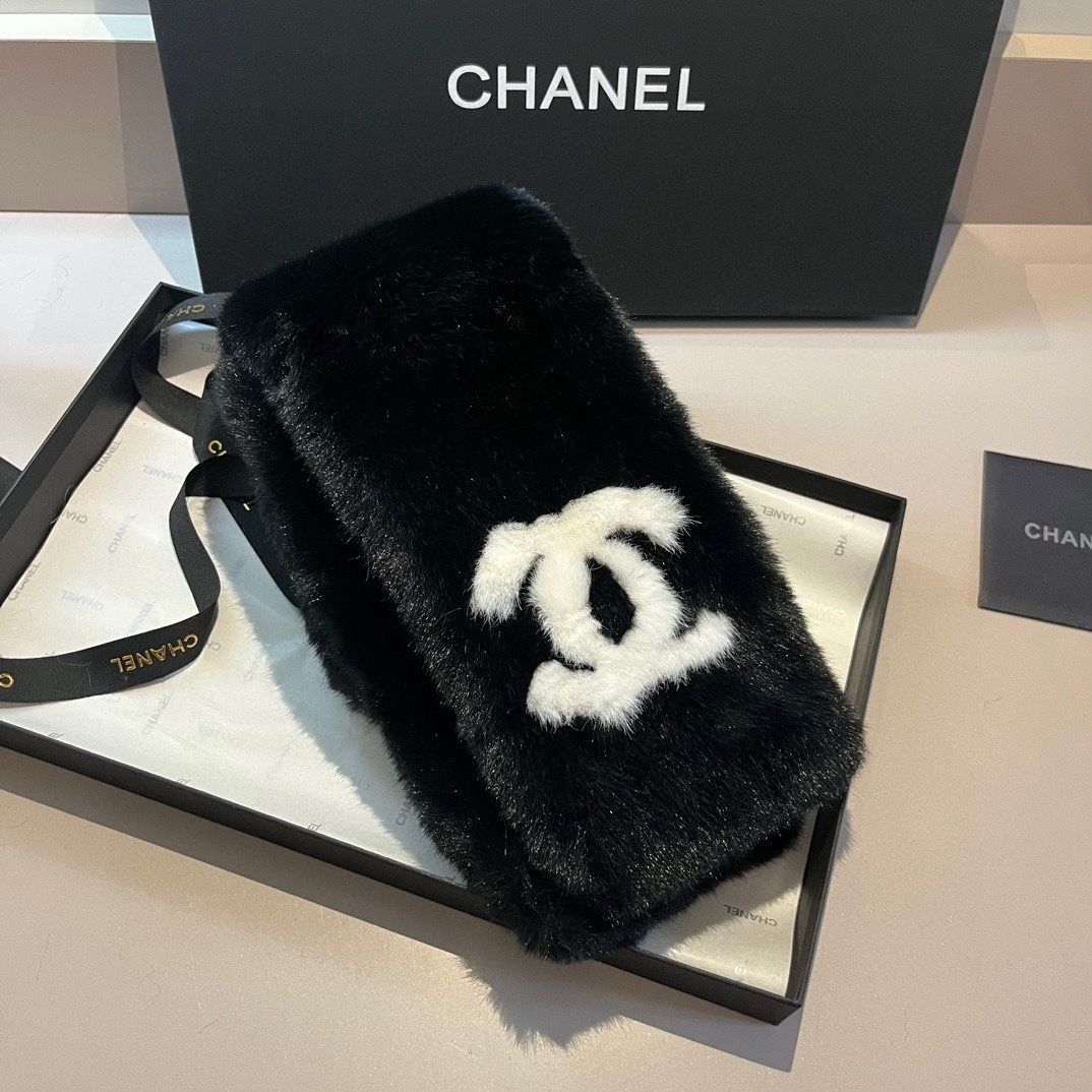 ☆人気.可愛い☆極美品 CHANEL シャネル 兎毛のマフラー 毛襟 黒と白の2色がとてもよく似合います - メルカリ