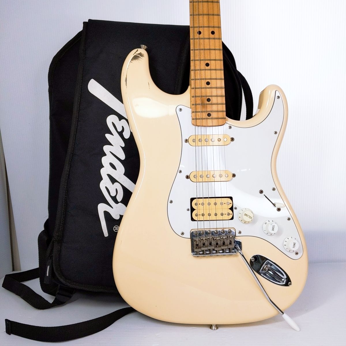 中古品】FENDER Japan フェンダー ストラトキャスター クリーム