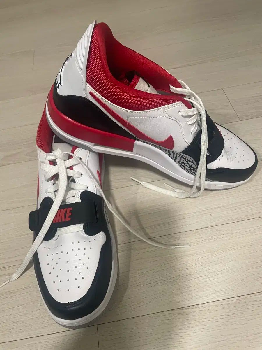 ジョーダン レガシー 312 ロー ファイヤー レッド 300